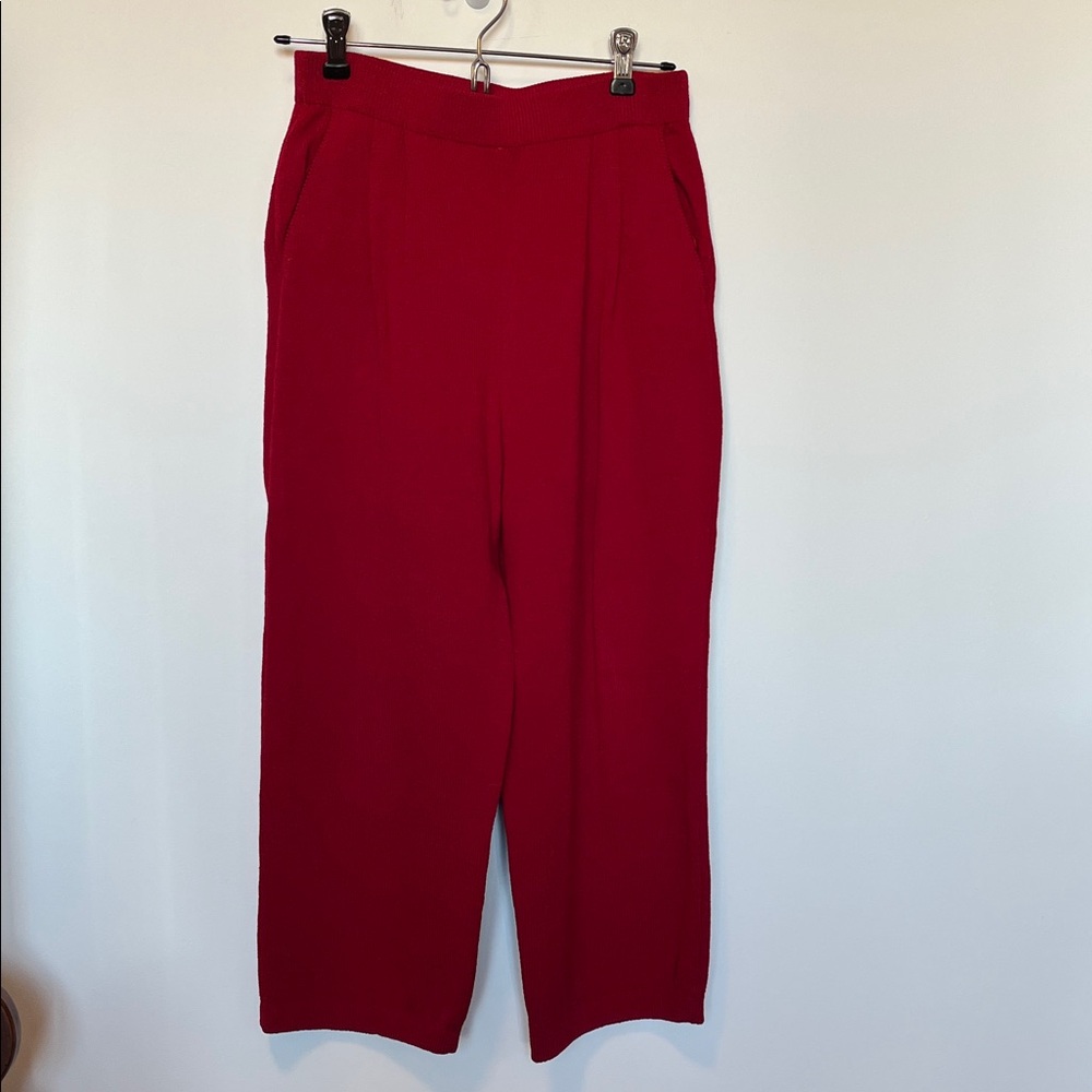 St. John Santana knit Capri trousers, red, size 2